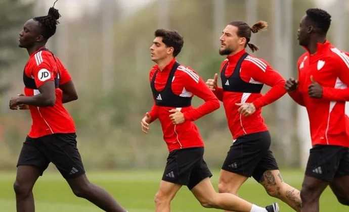 Vargas vuelve al grupo en una sesión sin Söw, Azpilicueta ni Marcao