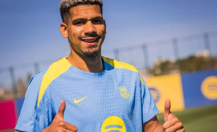 Araujo repite con el grupo y Flick tiene cuatro bajas