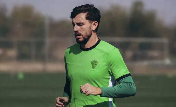 Víctor Chust, recuperado en la vuelta al trabajo del Elche