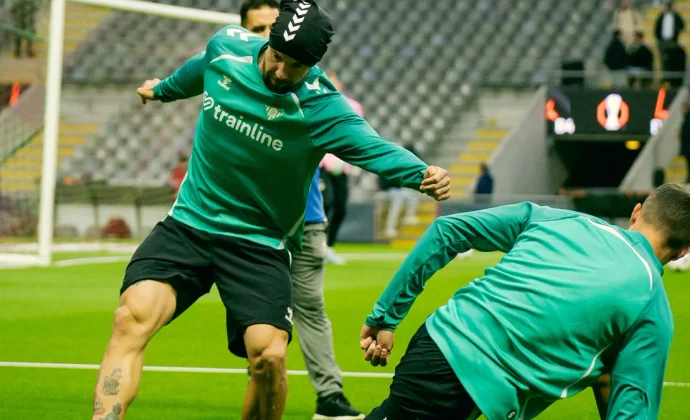 Isco, sin ser convocado, y Bellerín se ejercitan con el grupo en el Municipal de Braga