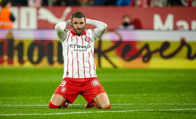 La hora de Abel Ruiz con Stuani y Echeverri en la recámara