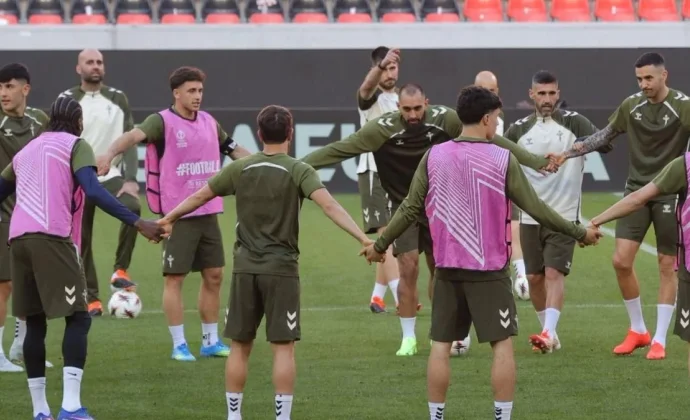 Vecino y Aspas se ejercitan en Friburgo. Rueda, Ristic, Starfelt, Hugo y Román, bajas