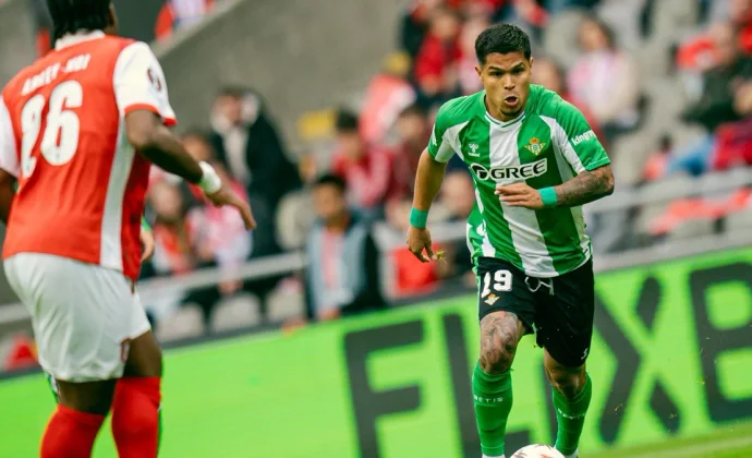 El Betis pica un empate en el rocaje vivo