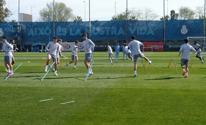 Javi Puado, única baja en una sesión con Pickel completamente integrado