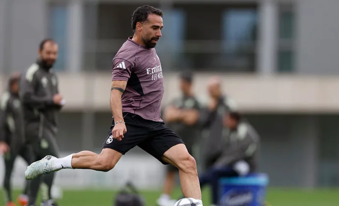 Marca explica diferentes motivos que dejarían a Carvajal fuera de la rotación