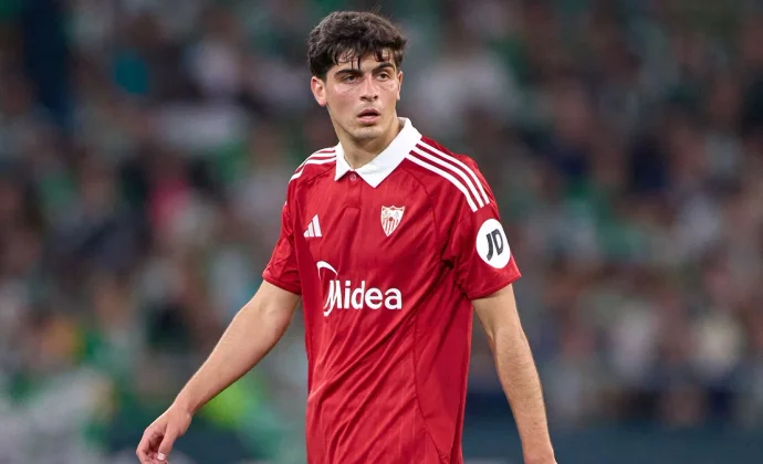 Luis García confirma la titularidad de Juanlu en el lateral