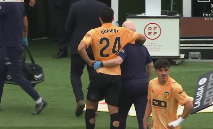Cömert y Gayà se retiran con molestias del partido en Elche