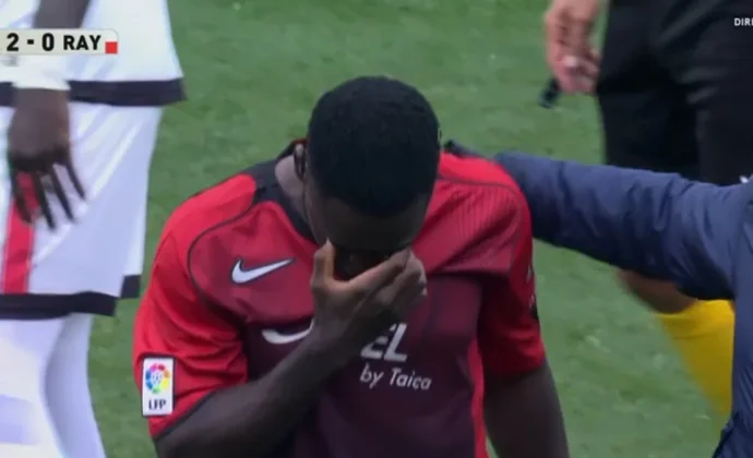 Luvumbo se retira con molestias del partido contra el Rayo Vallecano