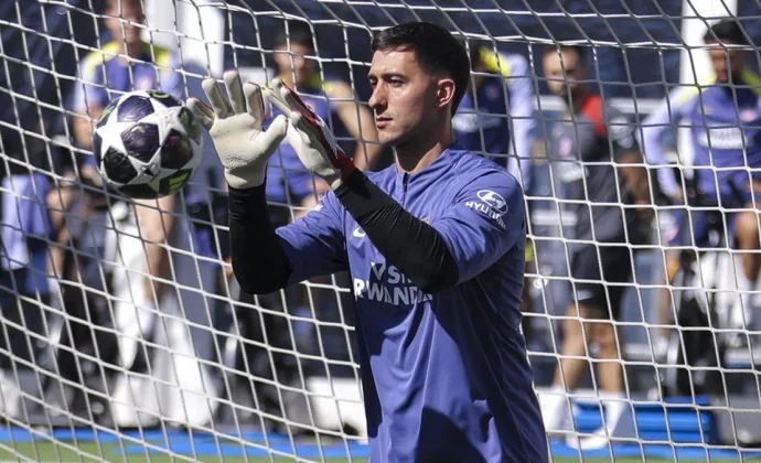 Musso gana enteros para completar un once casi definido