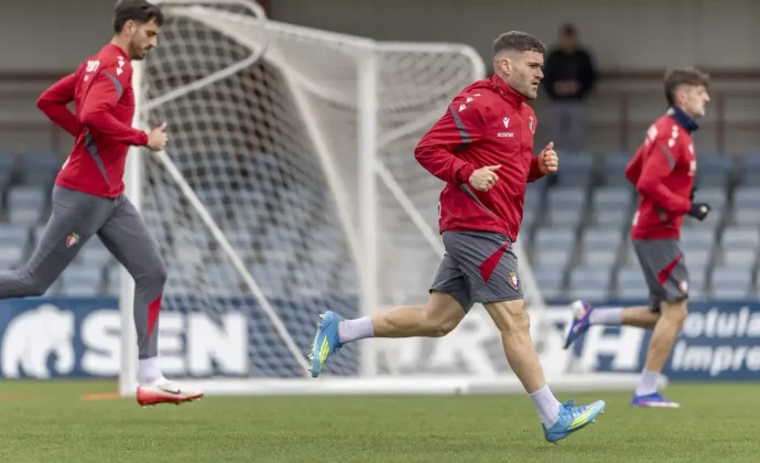 Osasuna inicia otra semana con Iker Benito parcialmente