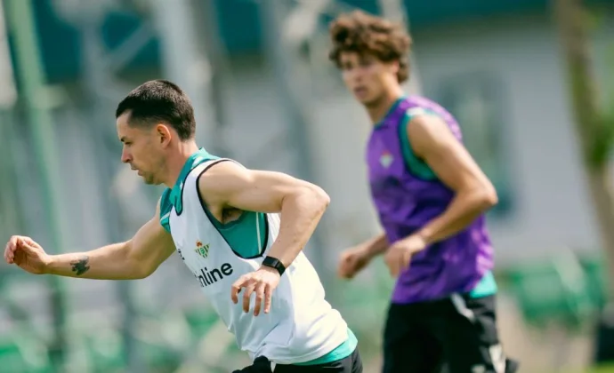 Isco sigue entrenando con el grupo, pero aún sin el alta médica