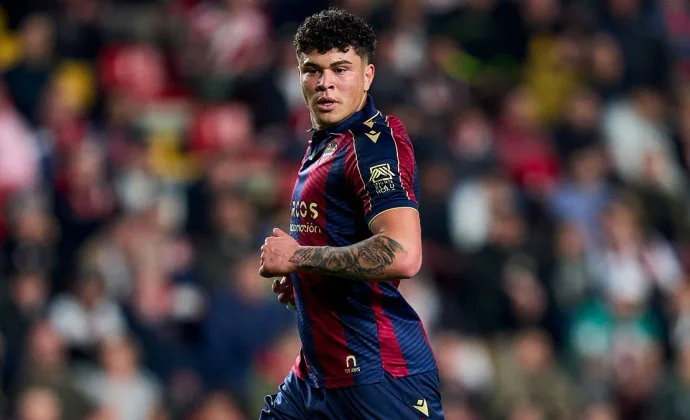 AIS Football utiliza a Fabrizio Romano para poner a Matturro en el mercado