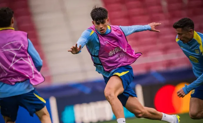 Bernal se ejercita con el grupo en el Metropolitano, aunque sin el alta médica todavía