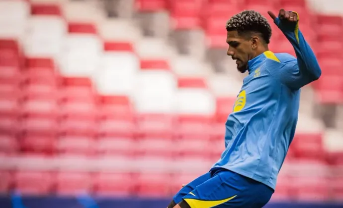 Flick experimentó ayer con Araujo de lateral y Koundé de central