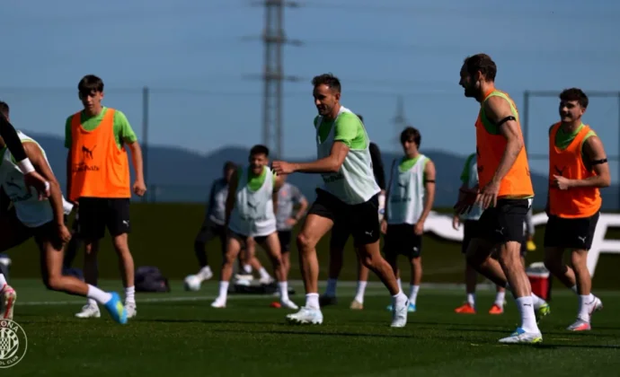 Daley Blind vuelve al grupo, recuperado de la sobrecarga