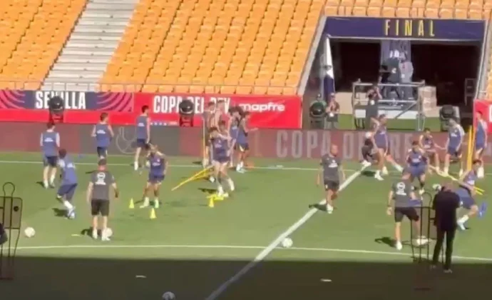 Hancko, Sorloth y Molina se entrenan con el grupo y Giménez es el único al margen