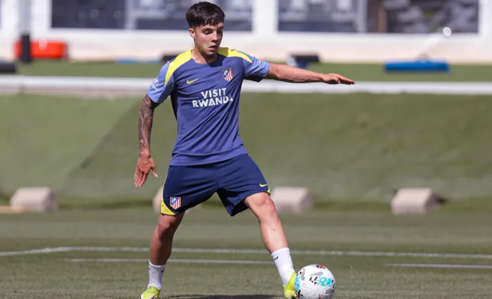 Los once jugadores con los que ha hecho hoy trabajo táctico Simeone