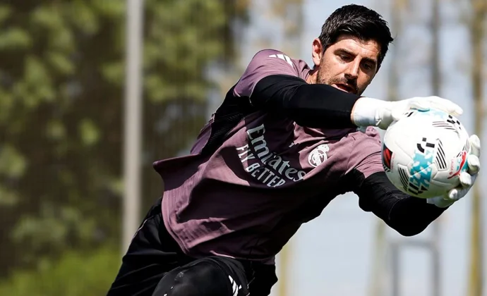 Courtois empieza a hacer portería y entra en la recta final