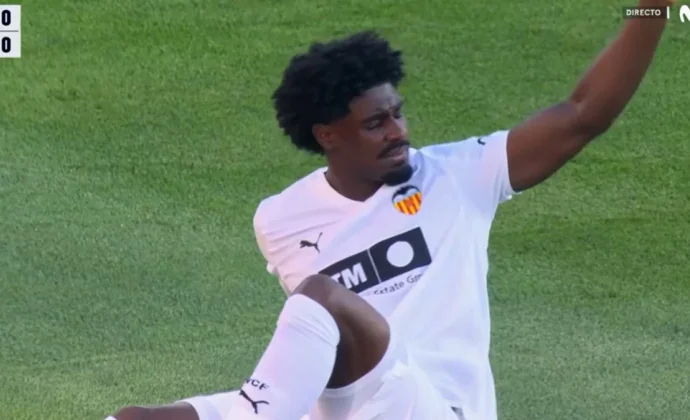 Thierry Correia se retira lesionado del aductor en Son Moix