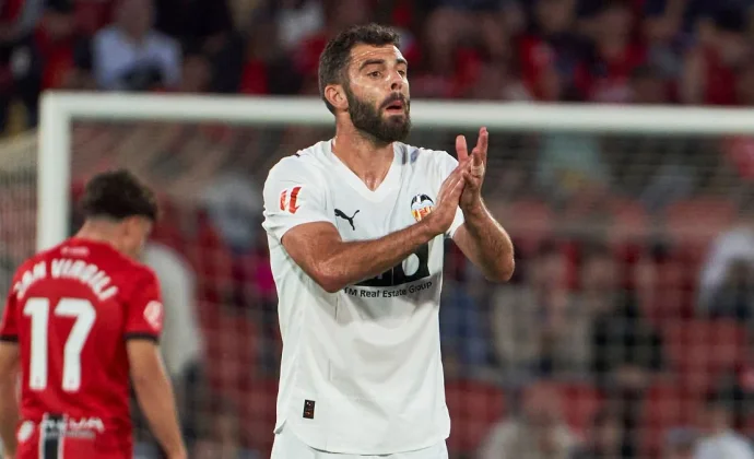 Javi Guerra y Rioja se ganan desde el banquillo volver al once titular