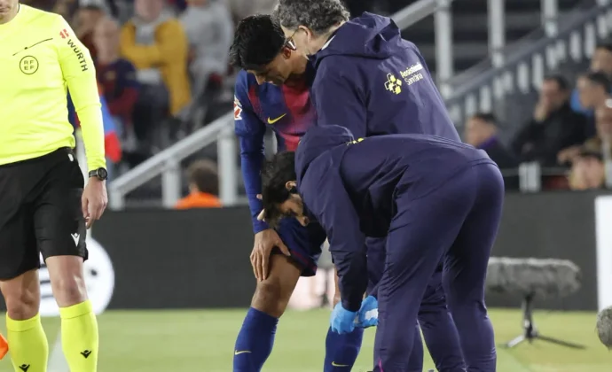 Cancelo pide el cambio contra el Celta por molestias en la rodilla