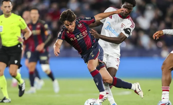 El once granota abre paso a Carlos Álvarez