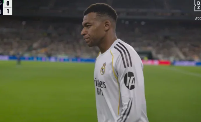 Mbappé pide el cambio por molestias