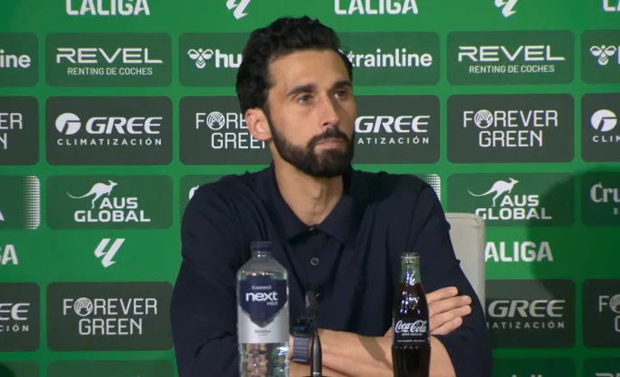 Arbeloa lamenta el criterio arbitral, no sabe qué tiene Mbappé y no quiere hablar de Ceballos