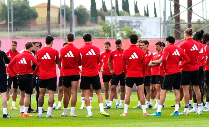 El Sevilla cierra la preparación del partido con las únicas bajas de Marcao y Azpilicueta