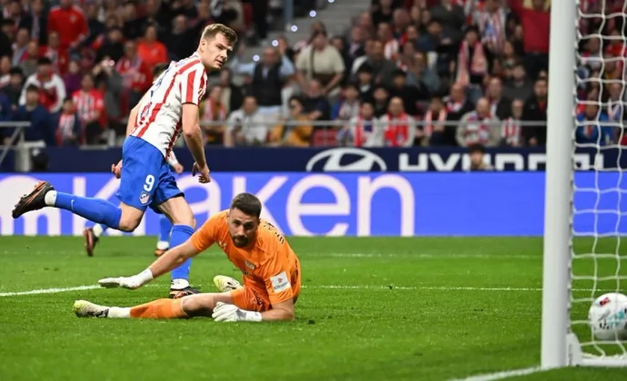 Simeone sacrifica a Barrios para resucitar al equipo