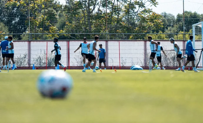 Zito Luvumbo empieza la semana con el grupo