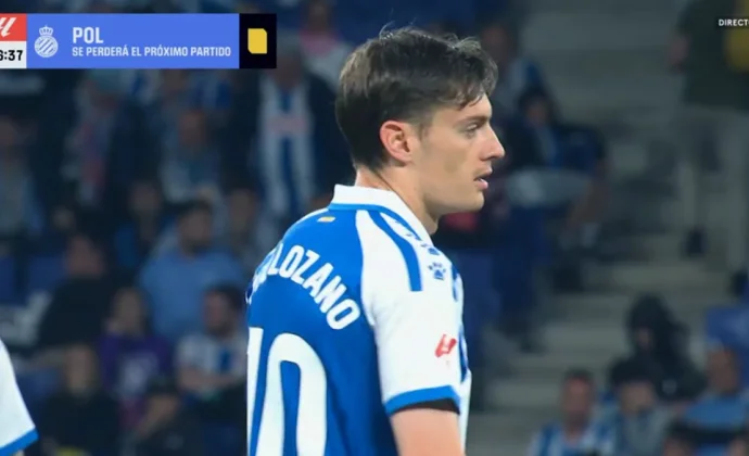 Pol Lozano, expulsado por doble amarilla tres minutos después de entrar al campo