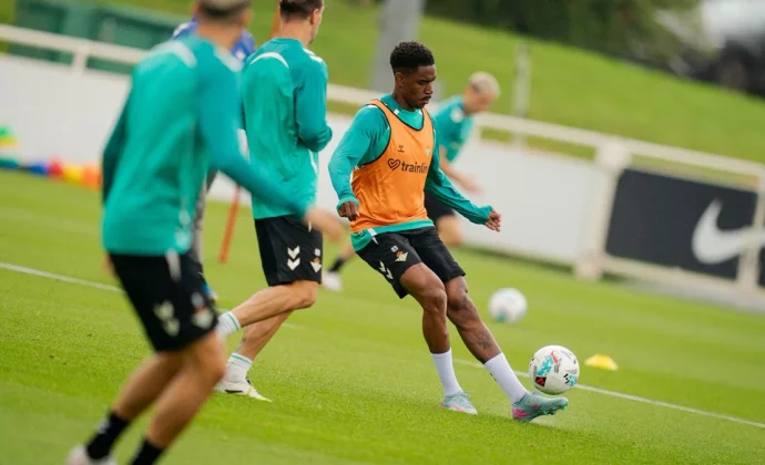 Ortiz completa la sesión, Junior parcialmente y Bartra se somete a pruebas