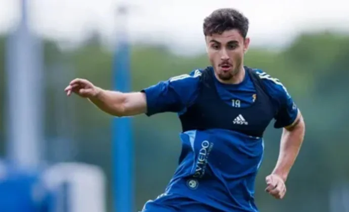 Luka Ilic y Alex Forés siguen con el grupo a la espera del alta médica