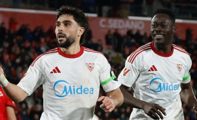 ABC de Sevilla explica el motivo de las dudas entre Maupay y Akor Adams