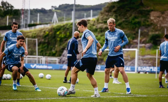 La Real Sociedad vuelve al trabajo con Zubeldia y Karrikaburu, pero sin Guedes