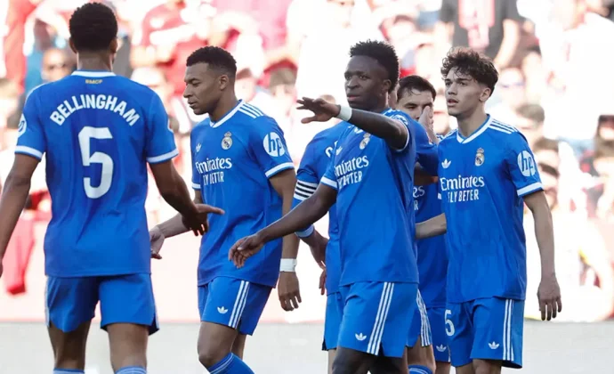 Vinicius, Tchouaméni y Huijsen terminaron tocados en Sevilla