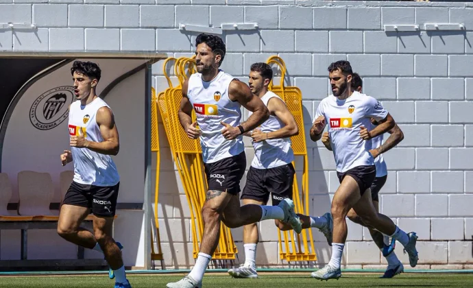 El Valencia empieza la semana sin Lucas Beltrán ni Danjuma