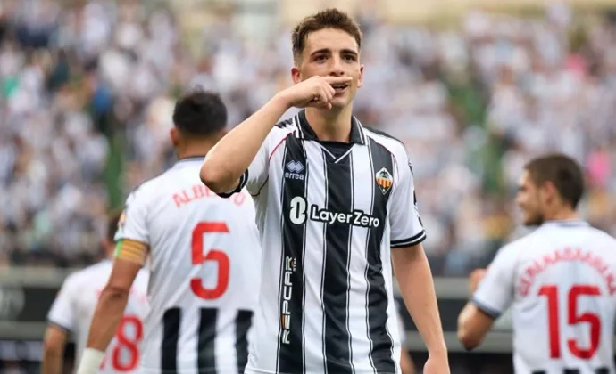El Espanyol inicia negociaciones con el Castellón por Álex Calatrava