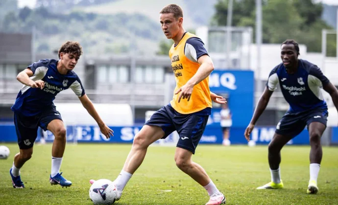 La Real Sociedad sigue preparando el amistoso contra el Racing con la enfermería llena