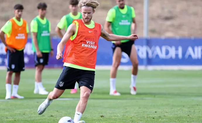 Simeone ensaya once con Barrios y Hjulmand juntos en la sesión vespertina