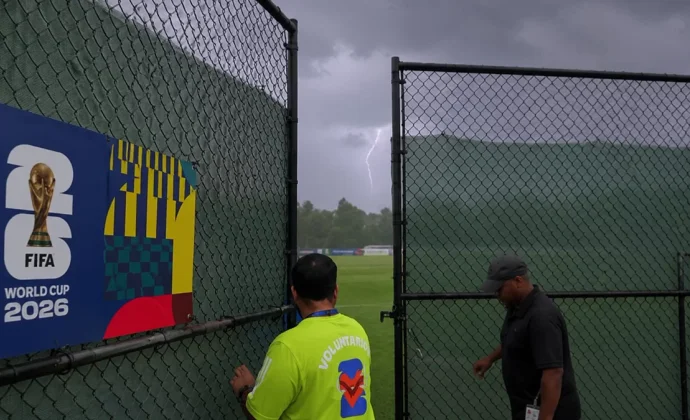Una tormenta eléctrica suspende el último entrenamiento de España