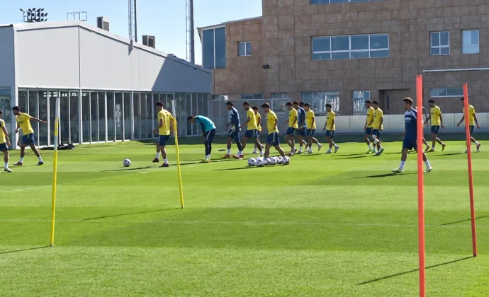 Foyth y Carlos Romero se quedan fuera de la última sesión antes de Dortmund