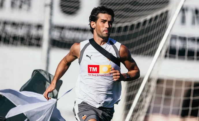 Jesús Vázquez recibe cuidados en el tobillo tras la sesión