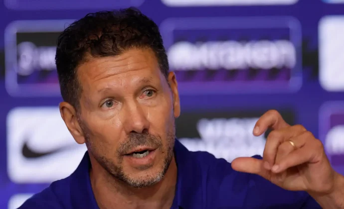 Simeone habla sobre la titularidad de Julián Álvarez y el estado de Jonathan David y Sorloth