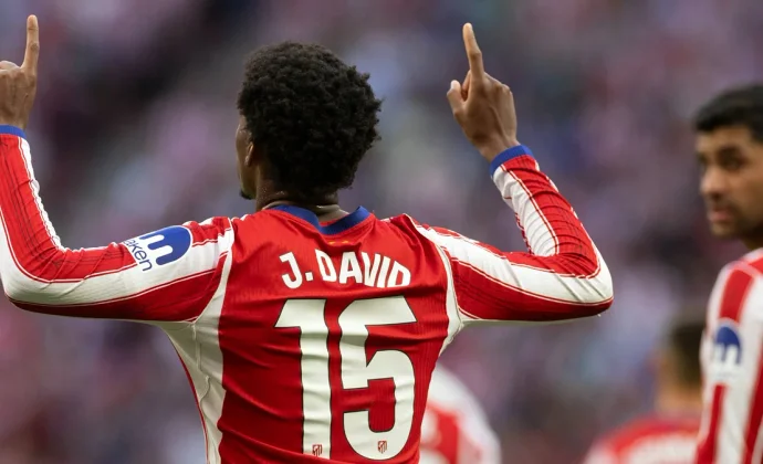 Jonathan David amenaza el puesto de Julián