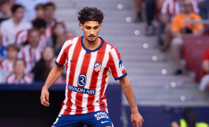 Mundo Deportivo no descarta la titularidad de Cardoso en el derbi