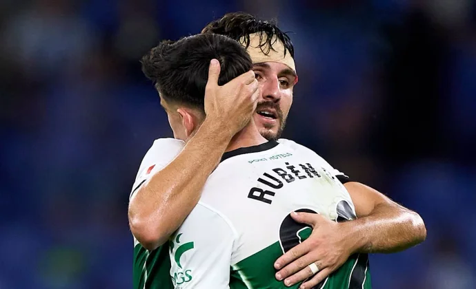 Rubén Sánchez emerge tras la lesión de Sangaré