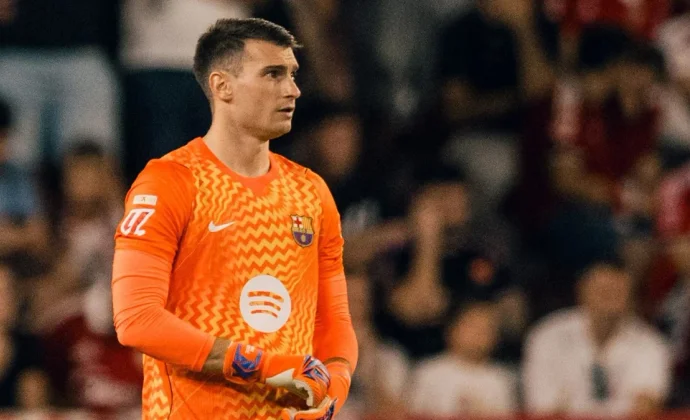 Livakovic enseña a Szczesny la puerta de la jubilación