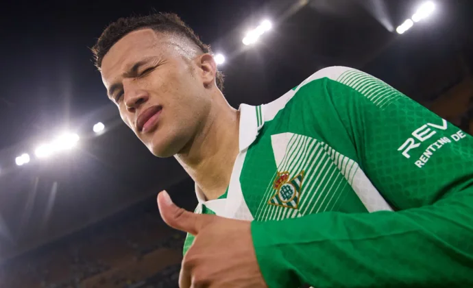 Nelson Deossa se abre paso entre jerarcas